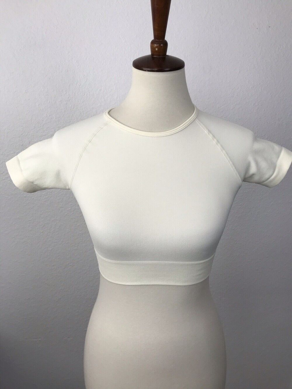 Bo + Tee Crop Activewear Pullover Top Papirus